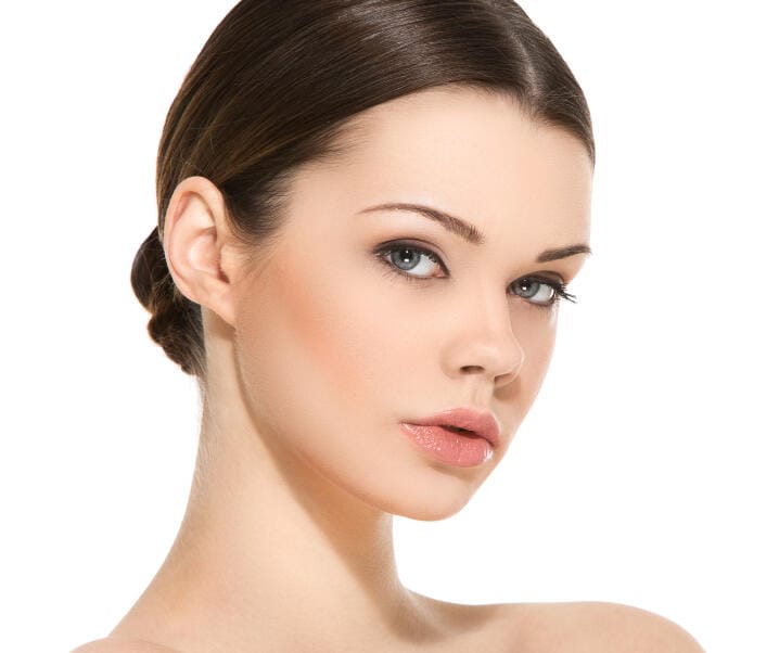 beautiful-woman-having-her-face-injected beautiful-woman-having-her-face-injected
