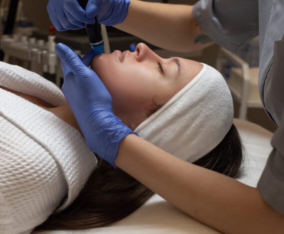 hydrafacial-treatment hydrafacial-treatment
