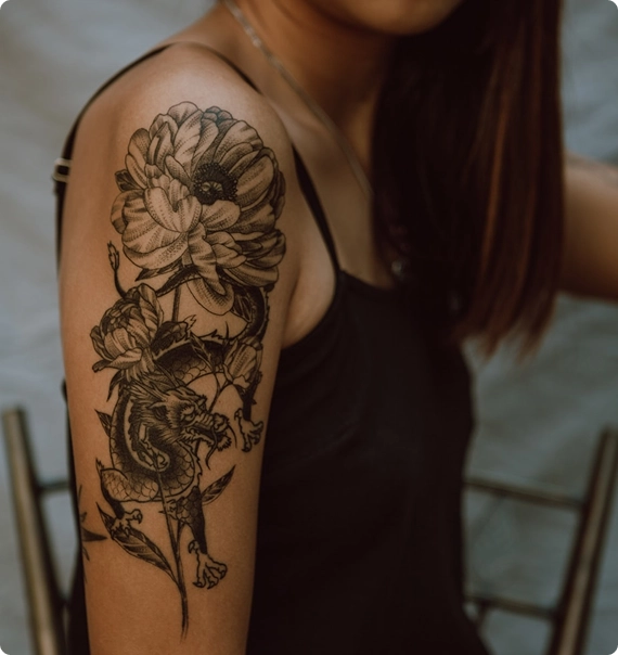 Girl-showing-her-Tattoo-img