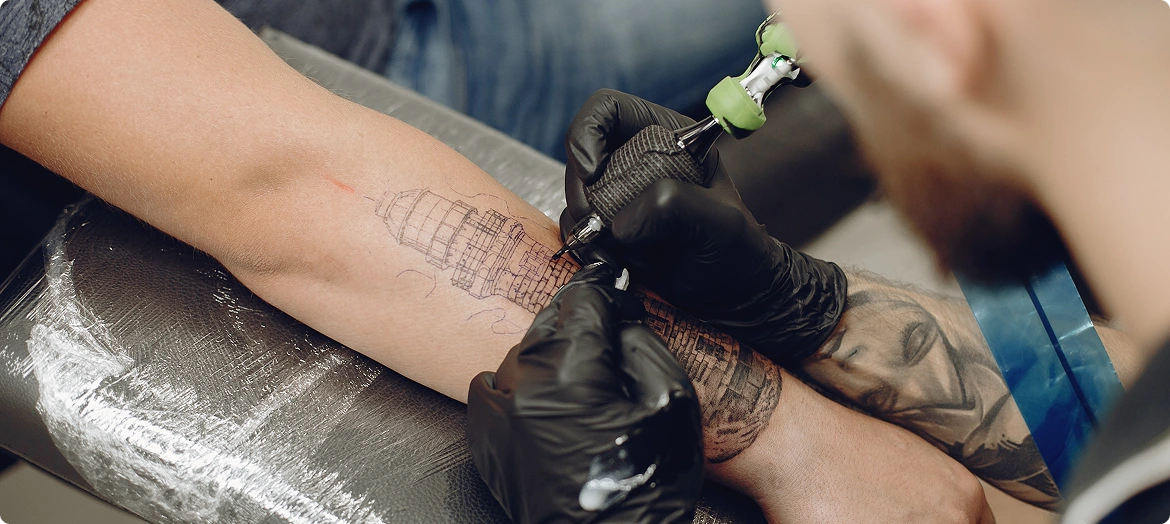 Man doing Tattoo in hand